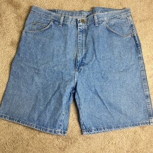 Men’s wrangler rugged ware denim shorts size 40